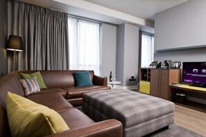 スイート | リビング エリア | 液晶テレビ