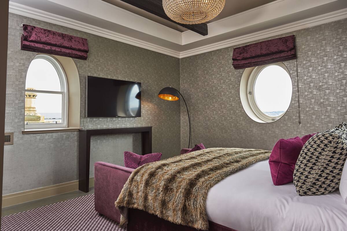 Desk, blackout drapes, iron/ironing board, free WiFi