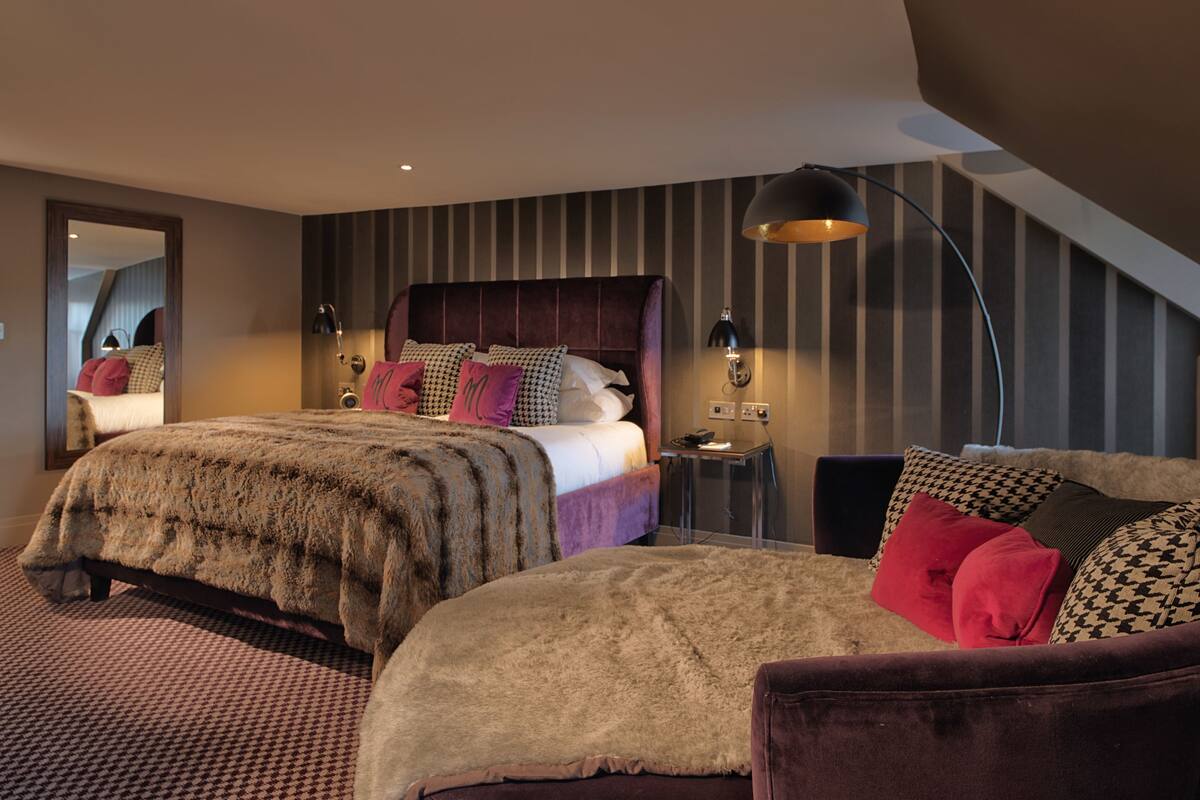 Desk, blackout drapes, iron/ironing board, free WiFi