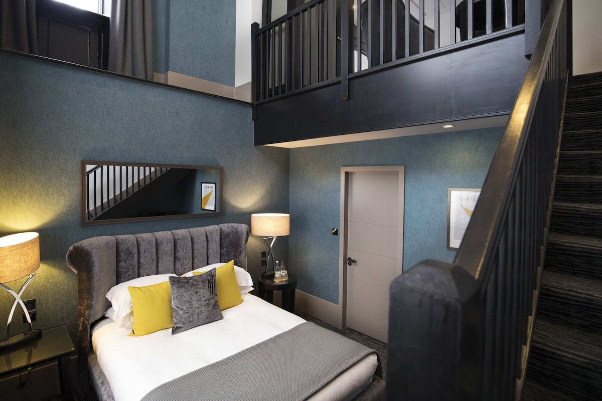 Hypo-allergenic bedding, in-room safe, desk, iron/ironing board