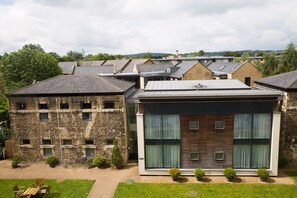 A modern building with a stone facade and a contemporary extension with large windows. - Malmaison Oxford (Oxford)