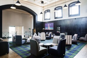 Allergitestet sengetøy, safe på rommet, skrivebord og strykejern/-brett