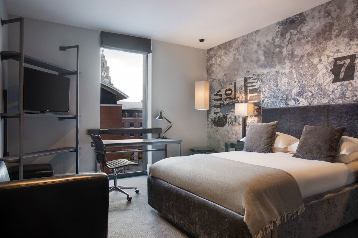 Premium bedding, in-room safe, desk, blackout curtains