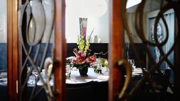 Café da manhã, almoço e jantar; culinária britânica