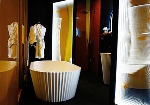 Signature Suite | Bathroom | Free toiletries, hair dryer, towels, soap - Malmaison Leeds (Leeds)