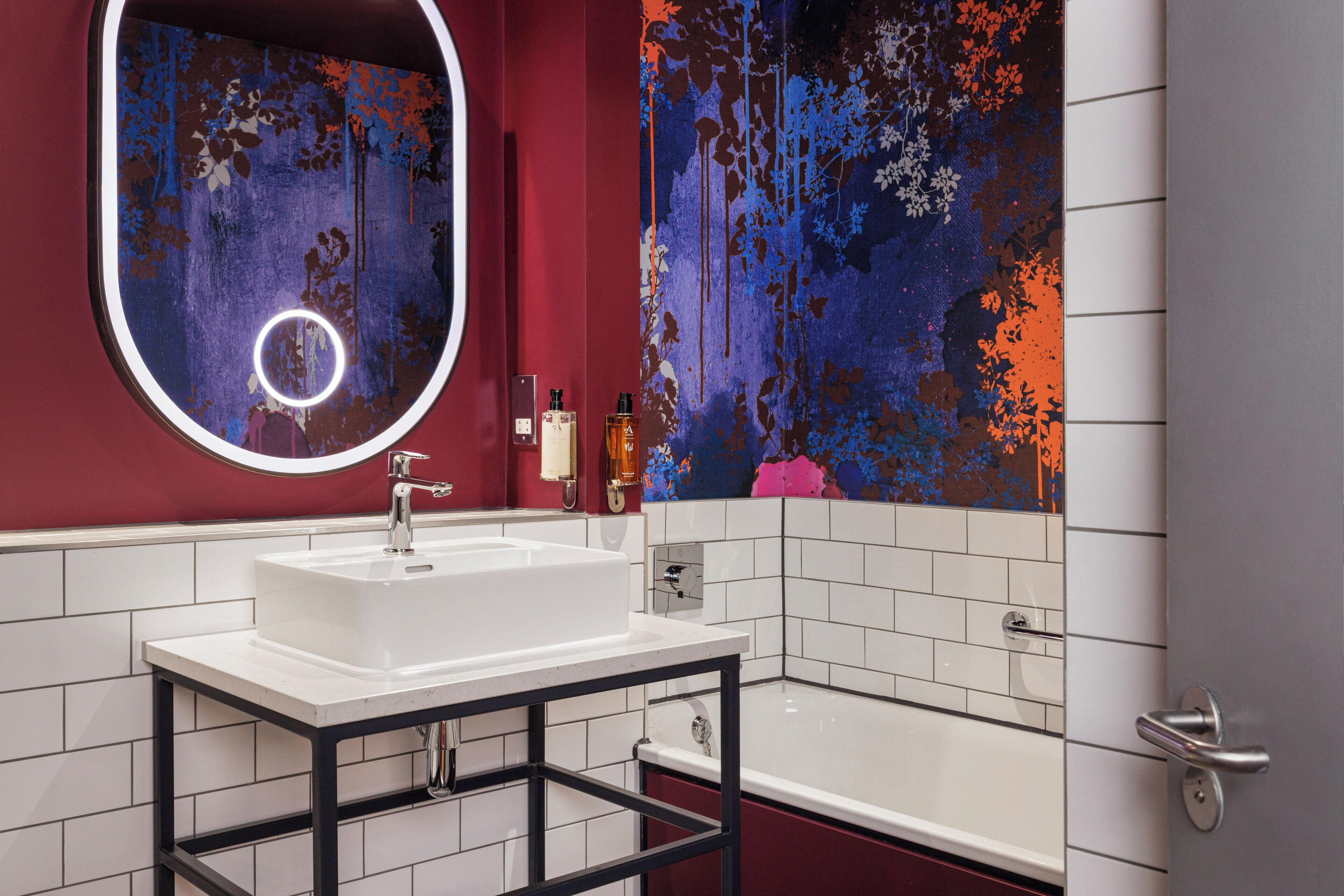 club deluxe | bathroom | free toiletries, hair dryer, towels, soap