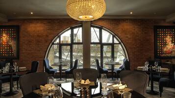 Breakfast, lunch, dinner served; British cuisine