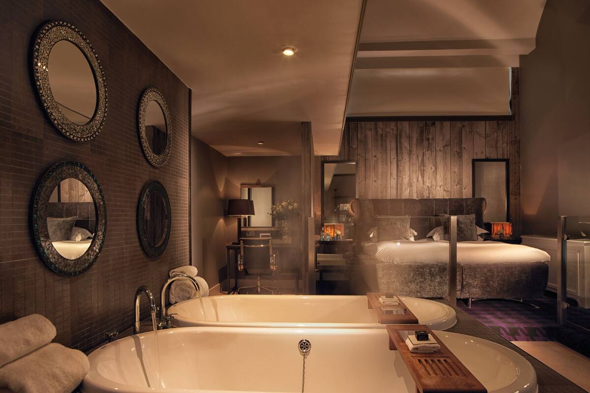 Signature-sviitti | 1 makuuhuone, tallelokero huoneessa, työpöytä, pimennysverhot