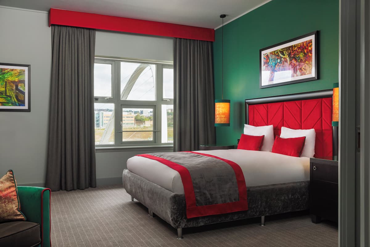 Bridge View Room | 1 bedroom, in-room safe, desk, blackout drapes