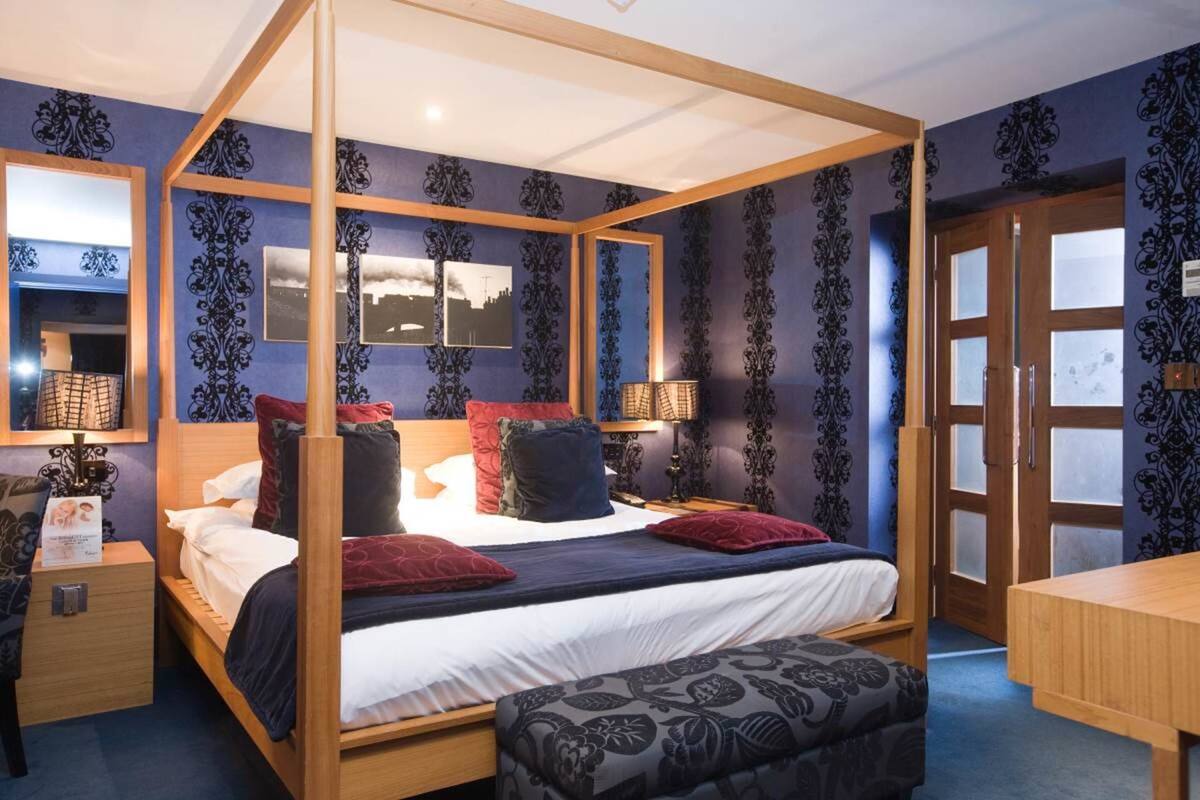 1 bedroom, in-room safe, desk, iron/ironing board