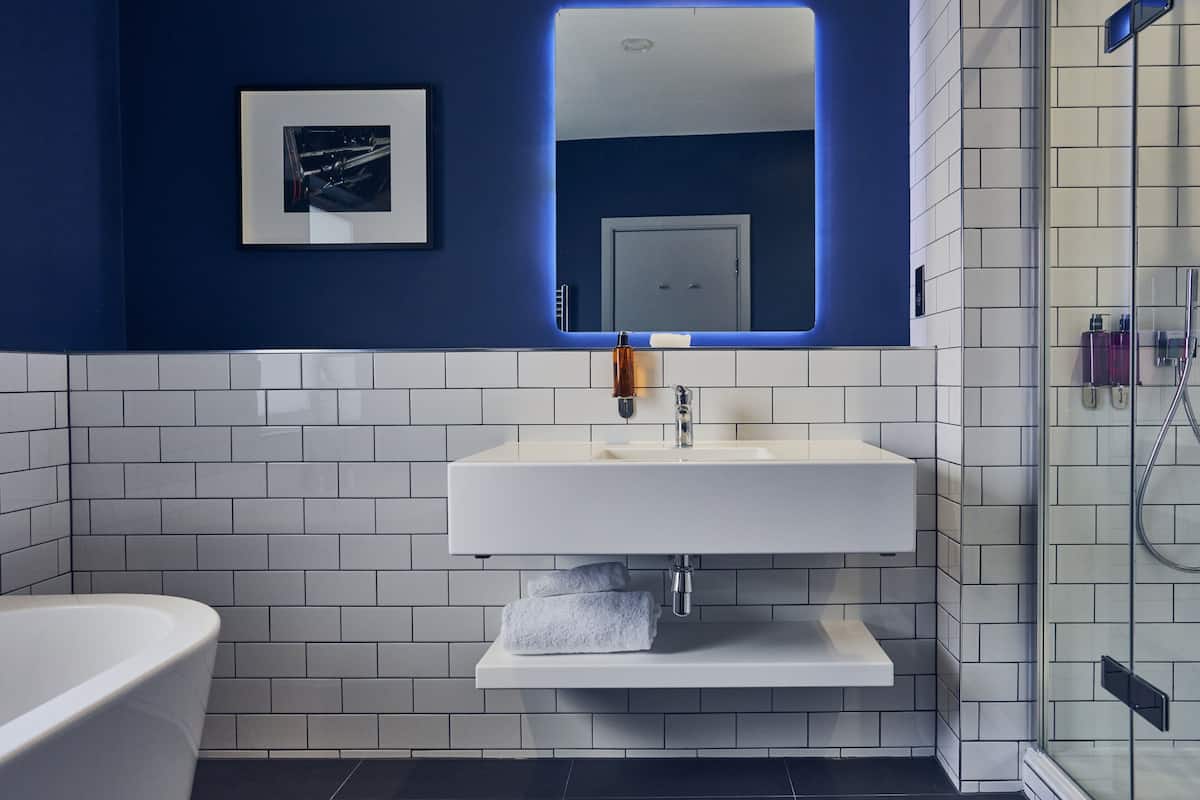 suite | bathroom | free toiletries, hair dryer, towels, soap