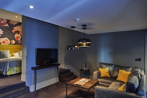Suite | 1 bedroom, in-room safe, desk, iron/ironing board