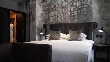 Club Double Room | In-room safe, desk, iron/ironing board, free WiFi