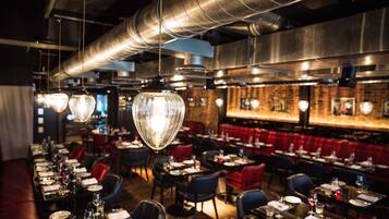 Breakfast, lunch, dinner served; British cuisine