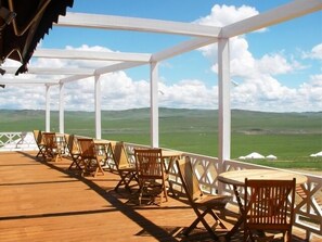 Outdoor dining - HS Khaan Resort Hotel (Ulaanbaatar)