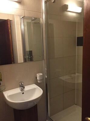Double Room | Bathroom shower - Adelphi Hotel (Edinburgh)
