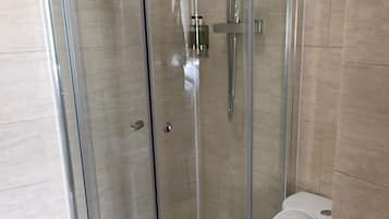 Family Room | Bathroom shower