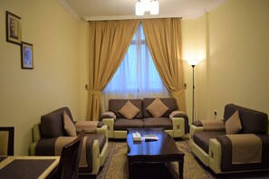 Phòng Suite, 1 phòng ngủ | Két bảo mật tại phòng, phòng cách âm, bàn ủi/dụng cụ ủi quần áo 