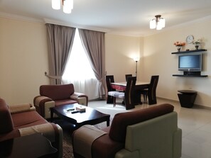 Phòng Suite, 2 phòng ngủ | Két bảo mật tại phòng, phòng cách âm, bàn ủi/dụng cụ ủi quần áo 