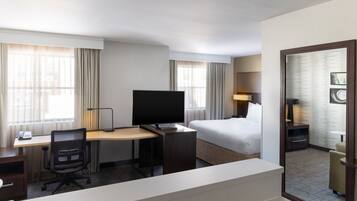 Bộ đồ giường cao cấp, két bảo mật tại phòng, bàn