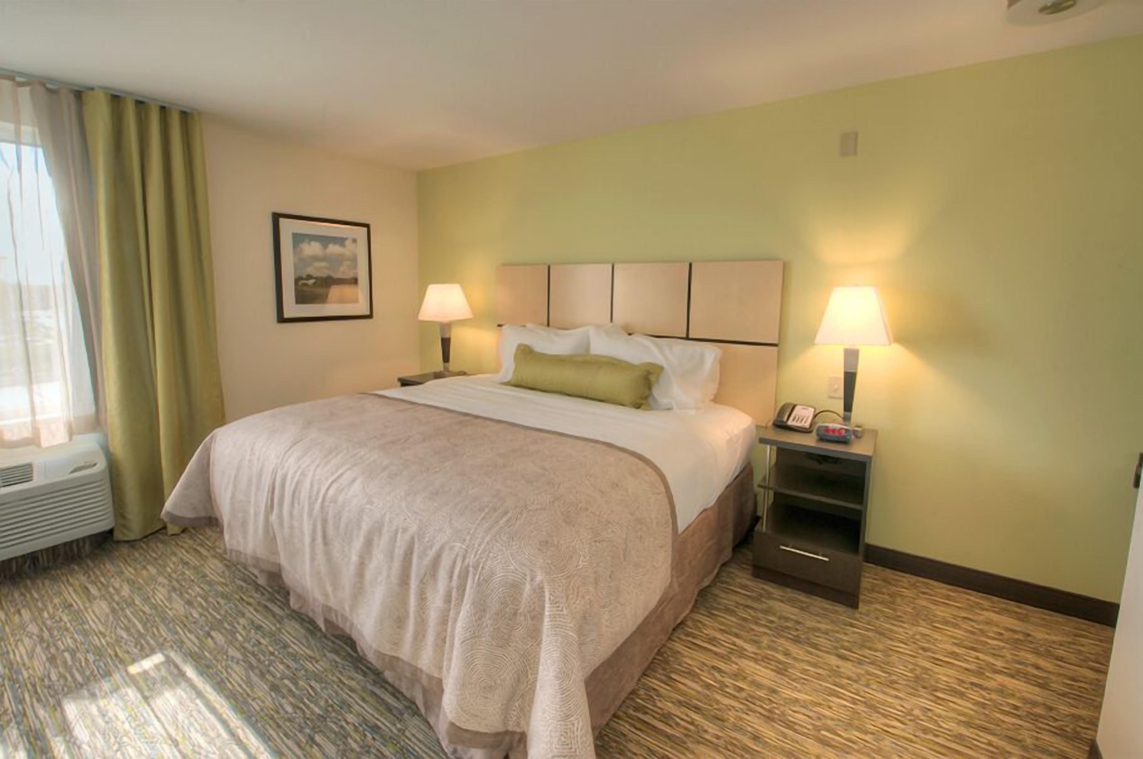 Caja de seguridad en la habitación y escritorio 