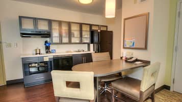 Suite, 1 Bedroom | Private kitchen
