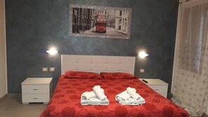 Down comforters, desk, laptop workspace, iron/ironing board - Casa Taty (Dolo)