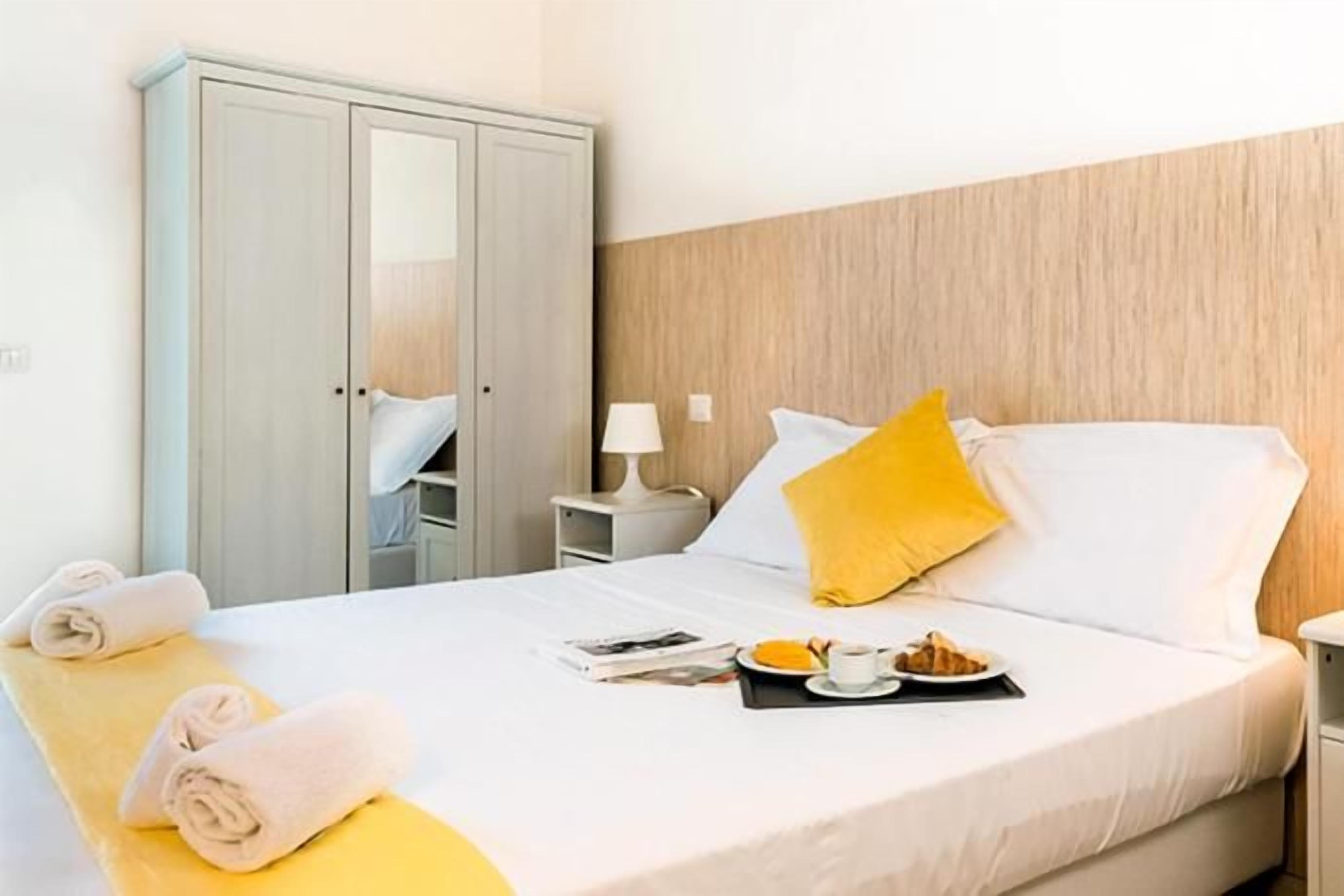 Memory-foam beds, desk, free WiFi, bed sheets