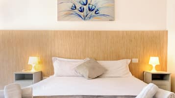 Kahden hengen classic-huone | Memory foam -patjalliset sängyt, työpöytä, ilmainen Wi-Fi, vuodevaatteet
