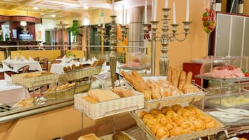 Se ofrece un desayuno bufé (15.50 EUR por persona)