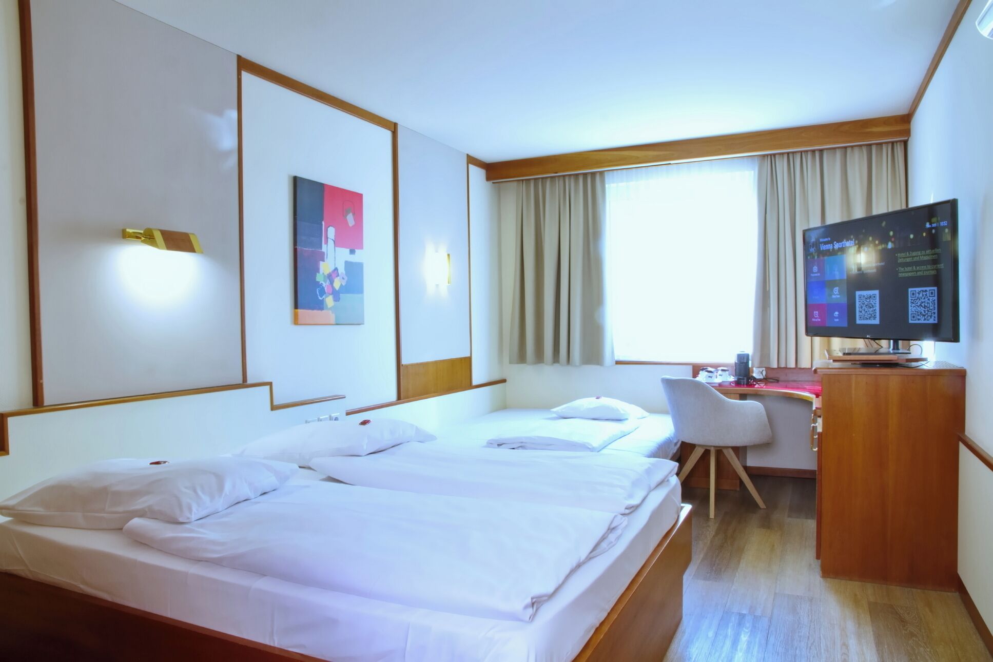 Business Double Room Extra Sofa Bed | Frigobar, cofres nos quartos, escrivaninha