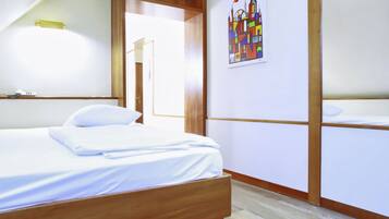 Business-Einzelzimmer | Minibar, Zimmersafe, Schreibtisch, laptopgeeigneter Arbeitsplatz