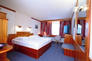 Comfort Δίκλινο Δωμάτιο (Double) | Μίνι μπαρ, χρηματοκιβώτιο στο δωμάτιο, γραφείο 