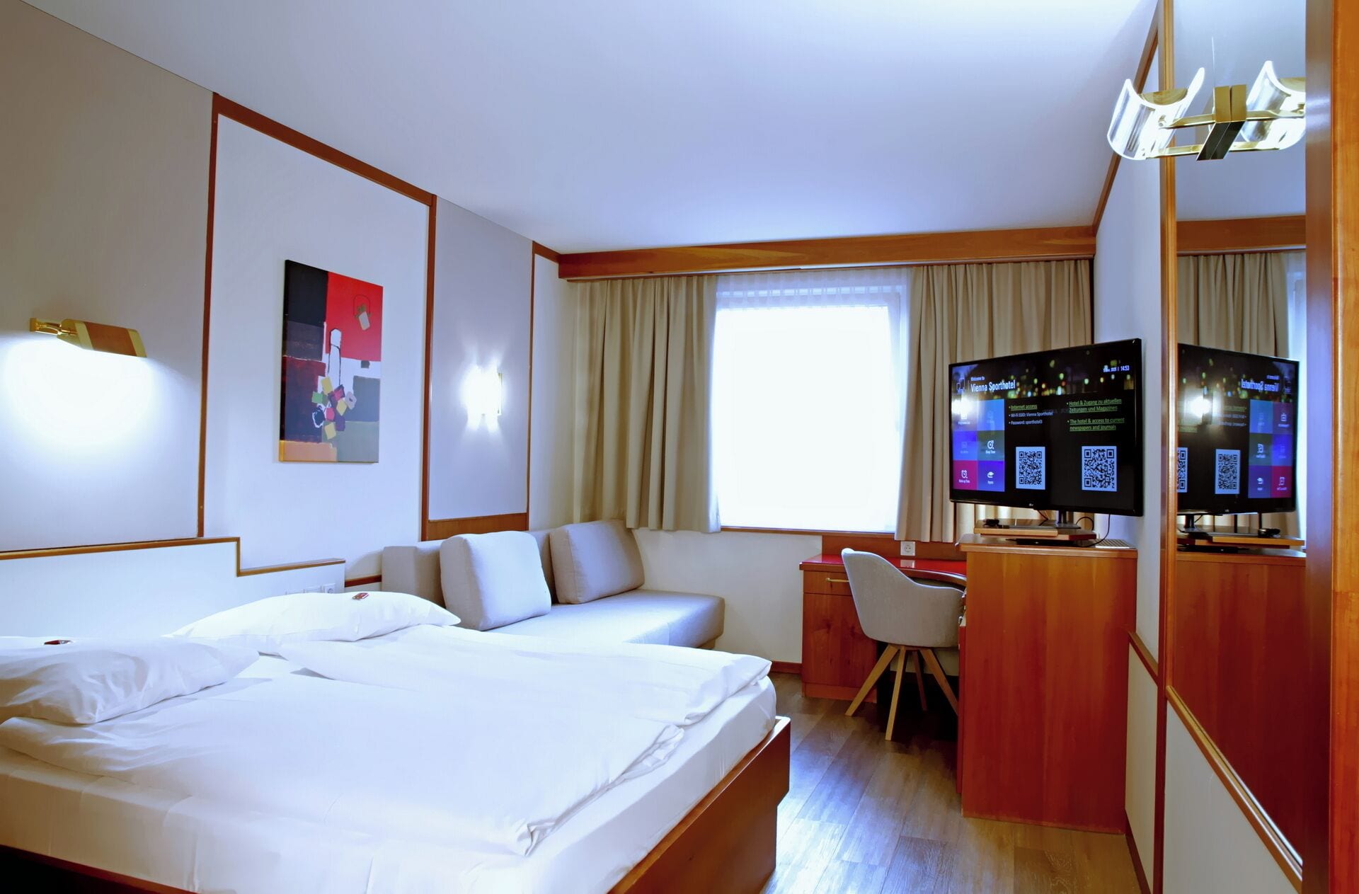 Business Double Room Extra Sofa Bed | Minibar, in-room safe, desk, laptop workspace