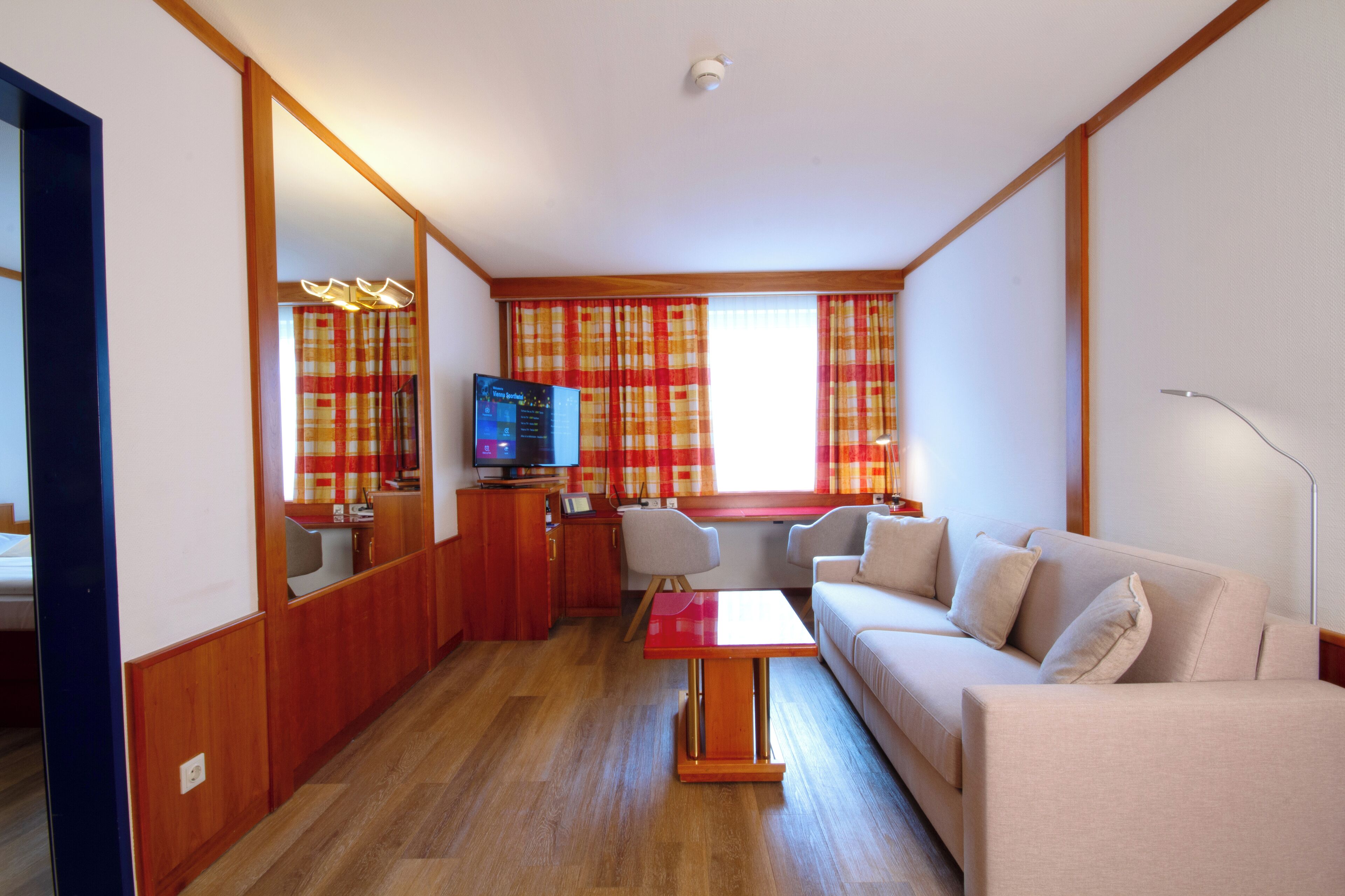 comfort suite | 1 bedroom, minibar, in-room safe, desk
