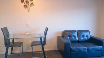 One Bedroom Family Unit | In-room dining