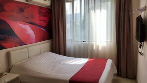 Quarto standard, 1 cama de casal | Escrivaninha, Wi-Fi de cortesia
