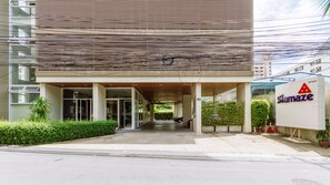 Property entrance - Siamaze Hostel (Bangkok)