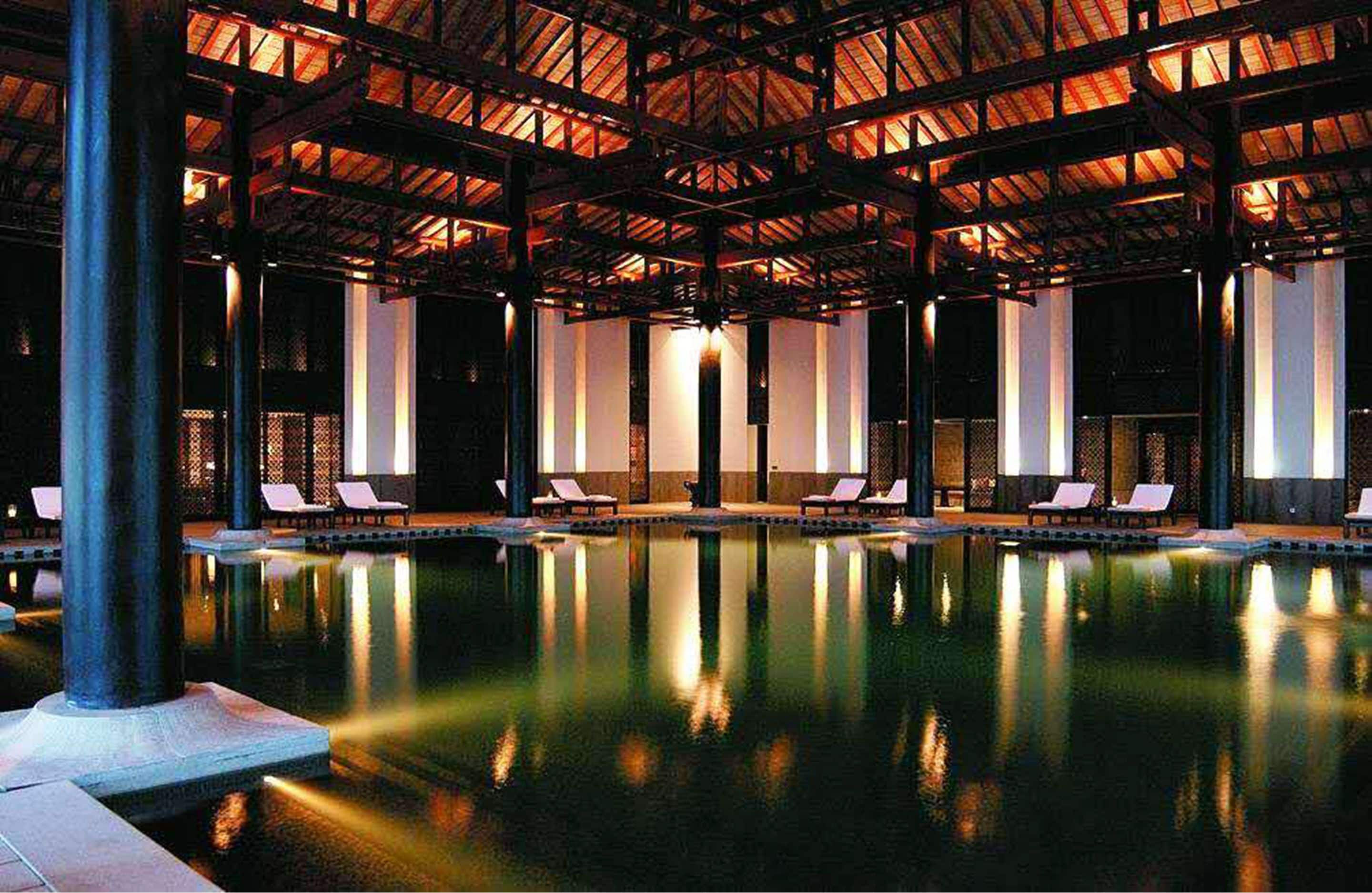 室内游泳池，室外游泳池，08:00 至 22:00 开放, 免费小屋, 日光浴躺椅