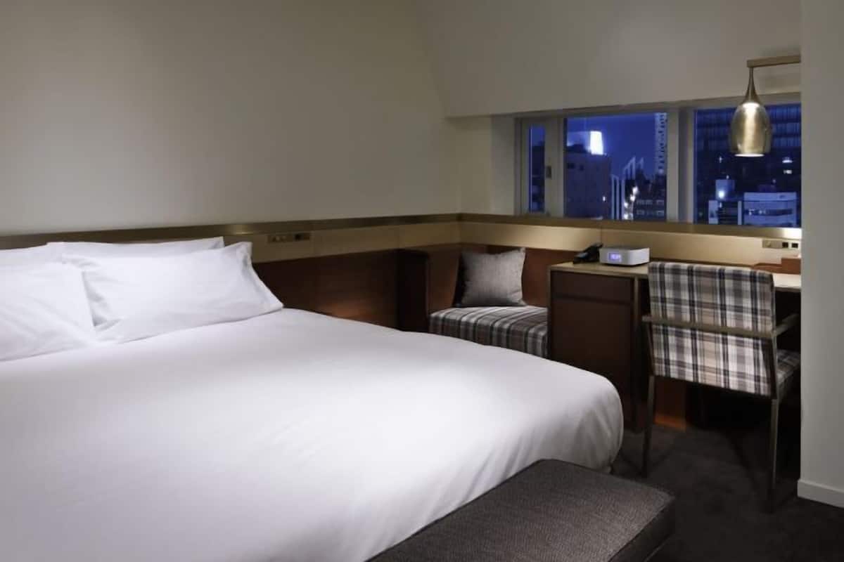 Premium bedding, down comforters, in-room safe, individually furnished