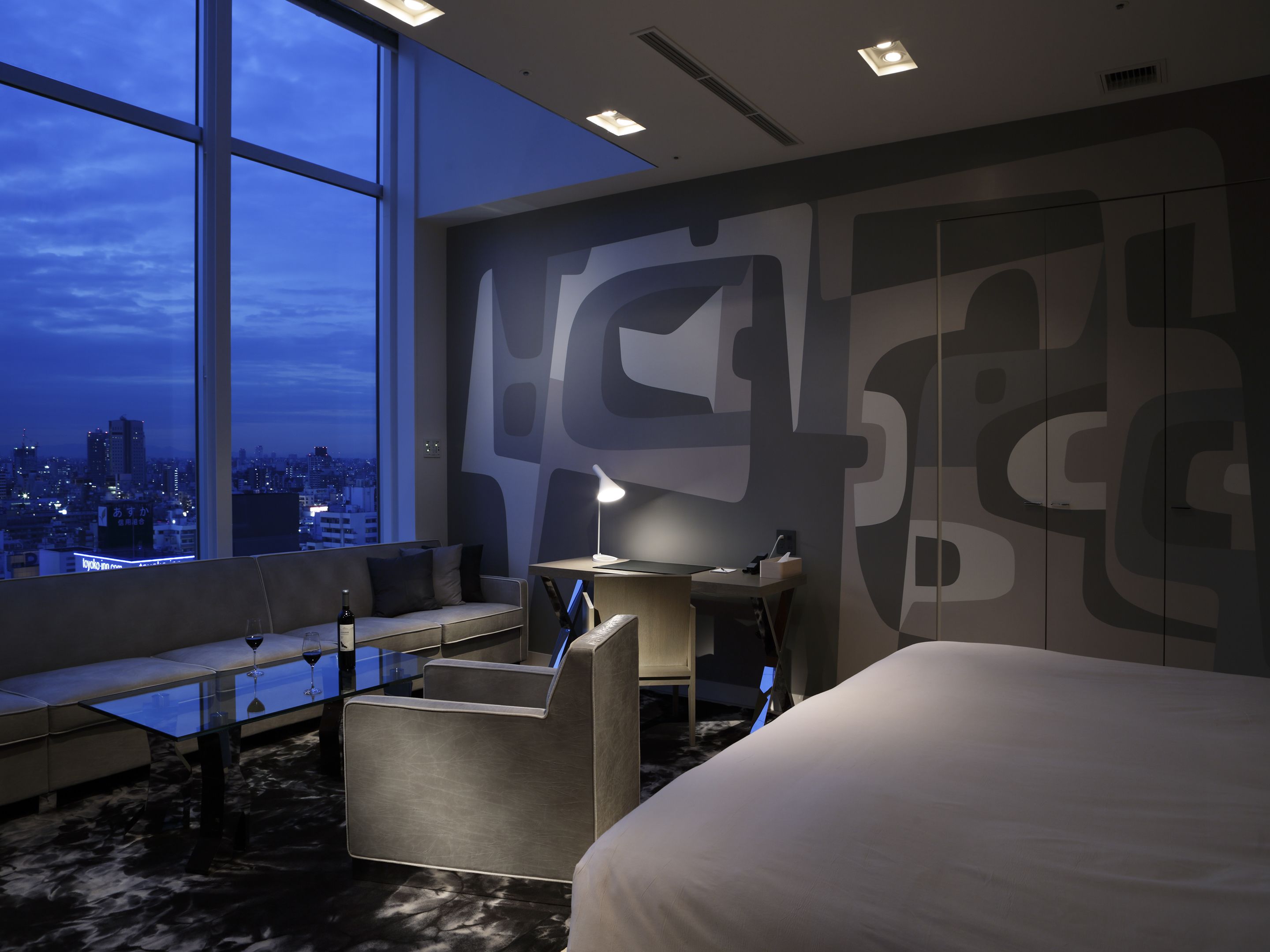 the pent house suite, non-smoking | living area | 32-inch lcd tv with digital channels, tv