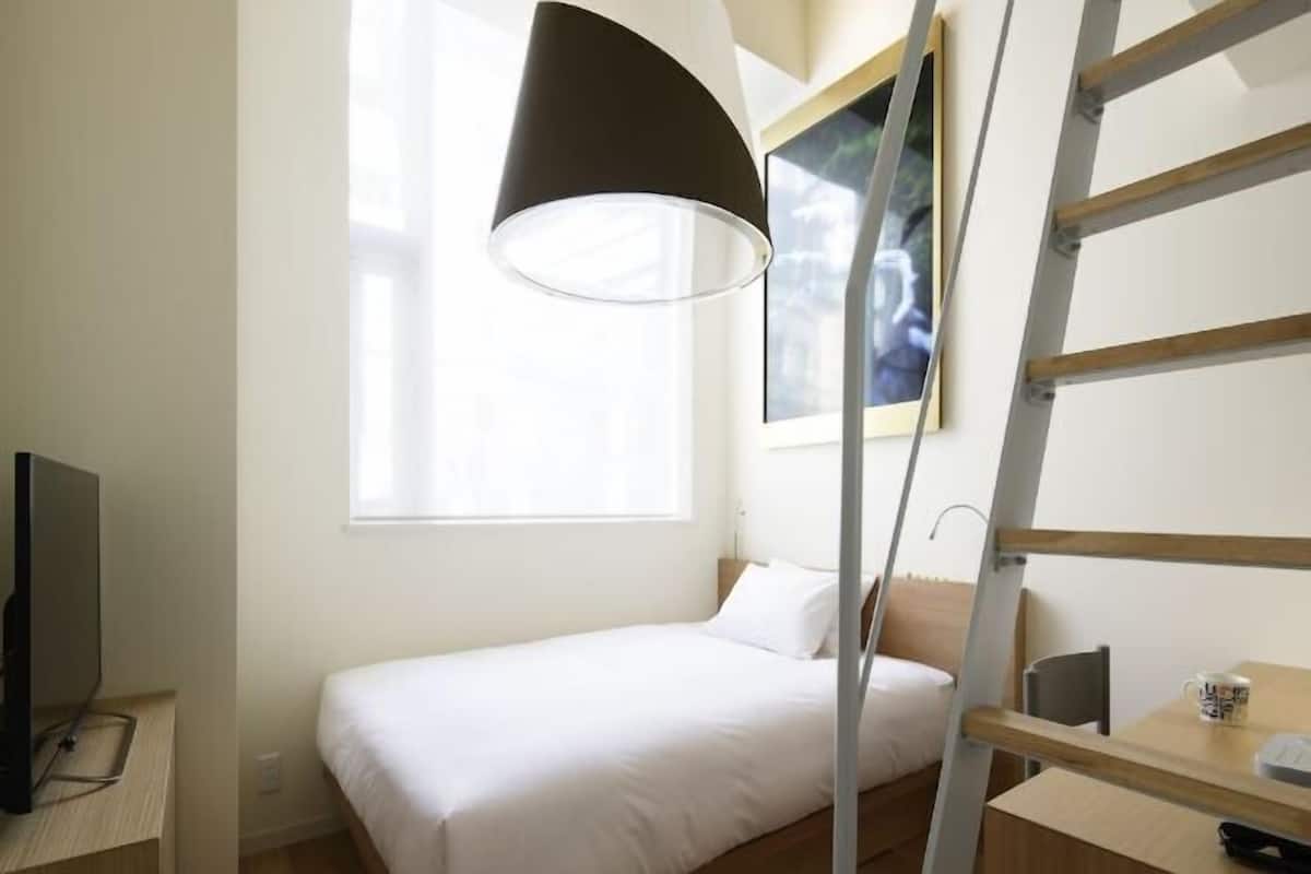 Premium bedding, down comforters, in-room safe, individually furnished