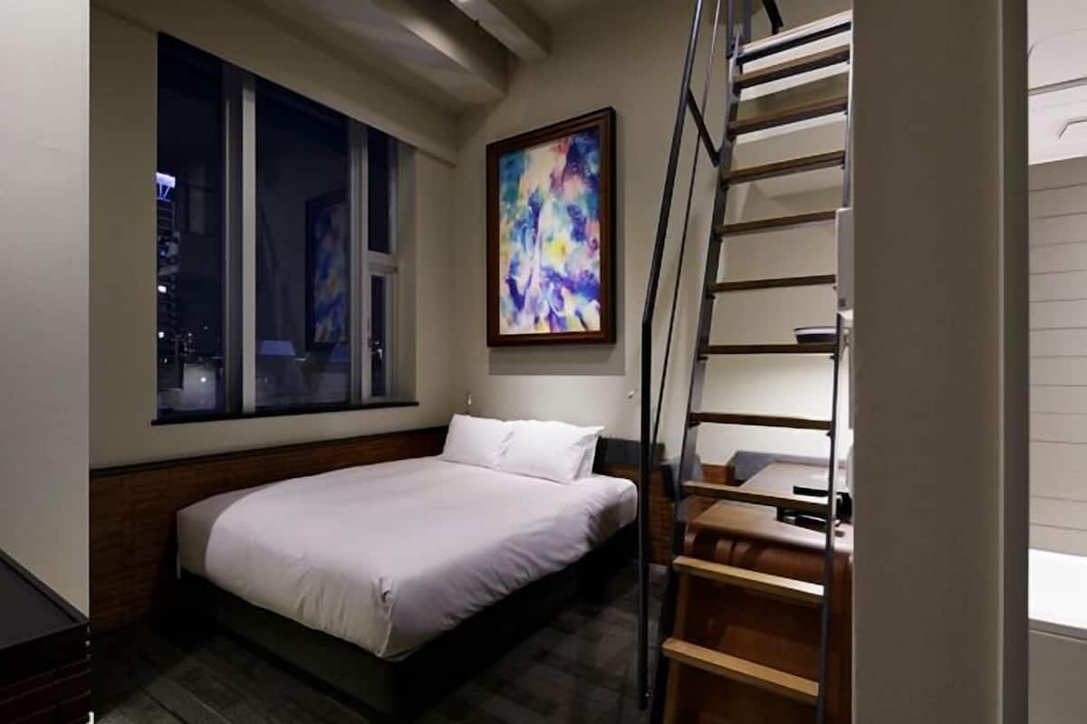 Premium bedding, down comforters, in-room safe, individually furnished