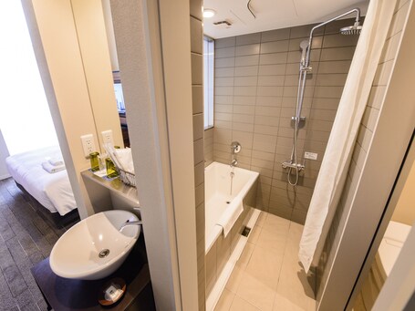 Shinjuku Granbell Hotel - Image 16