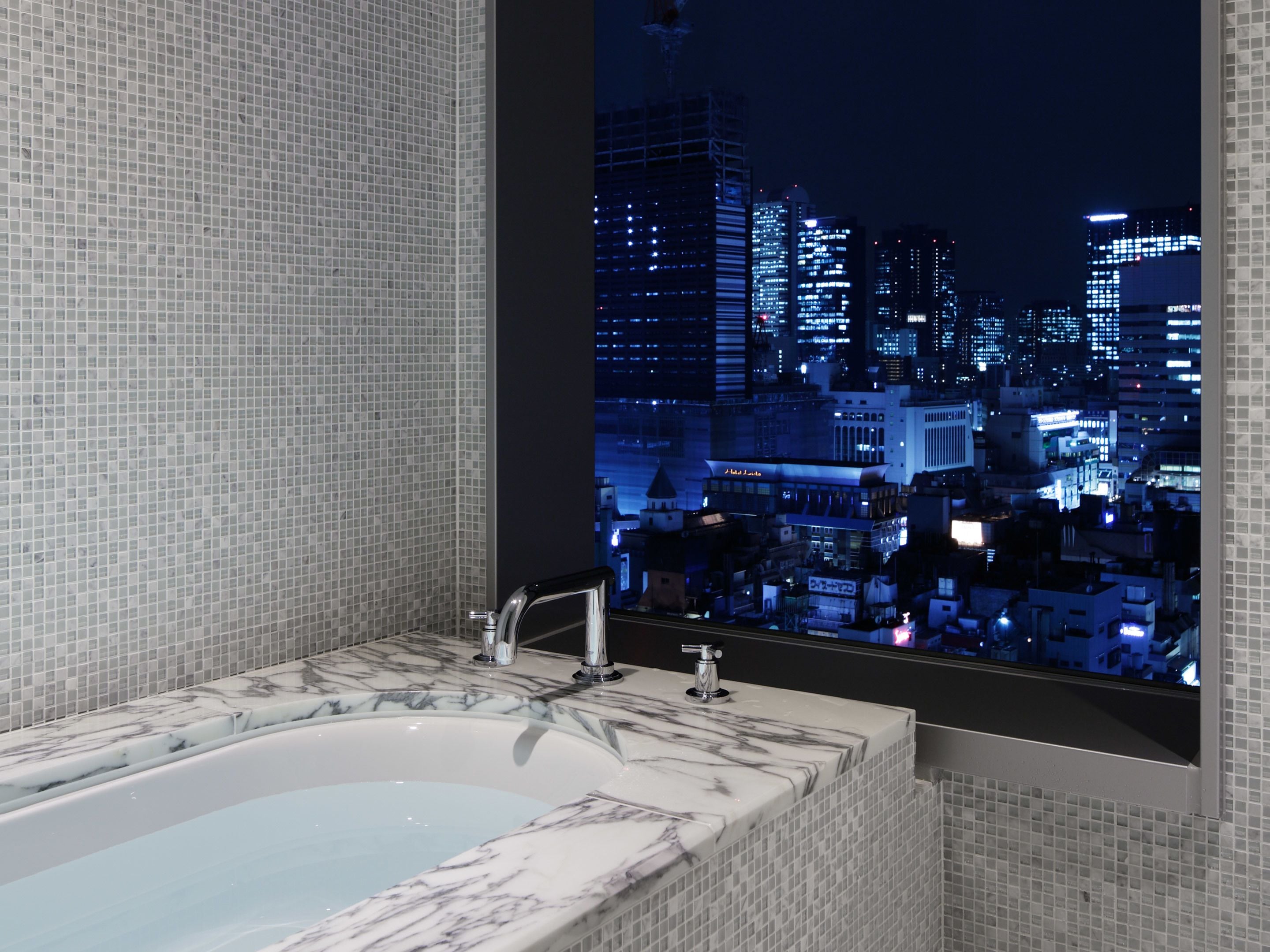 the club suite, non-smoking | bathroom | combined shower/bathtub, designer toiletries, hair dryer, slippers