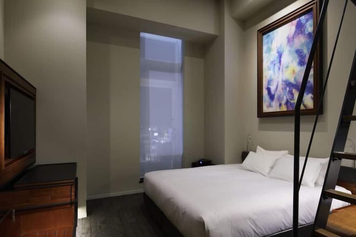 Premium bedding, down comforters, in-room safe, individually furnished