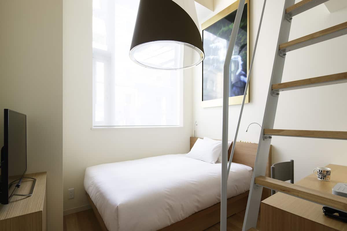 Premium bedding, down comforters, in-room safe, individually furnished