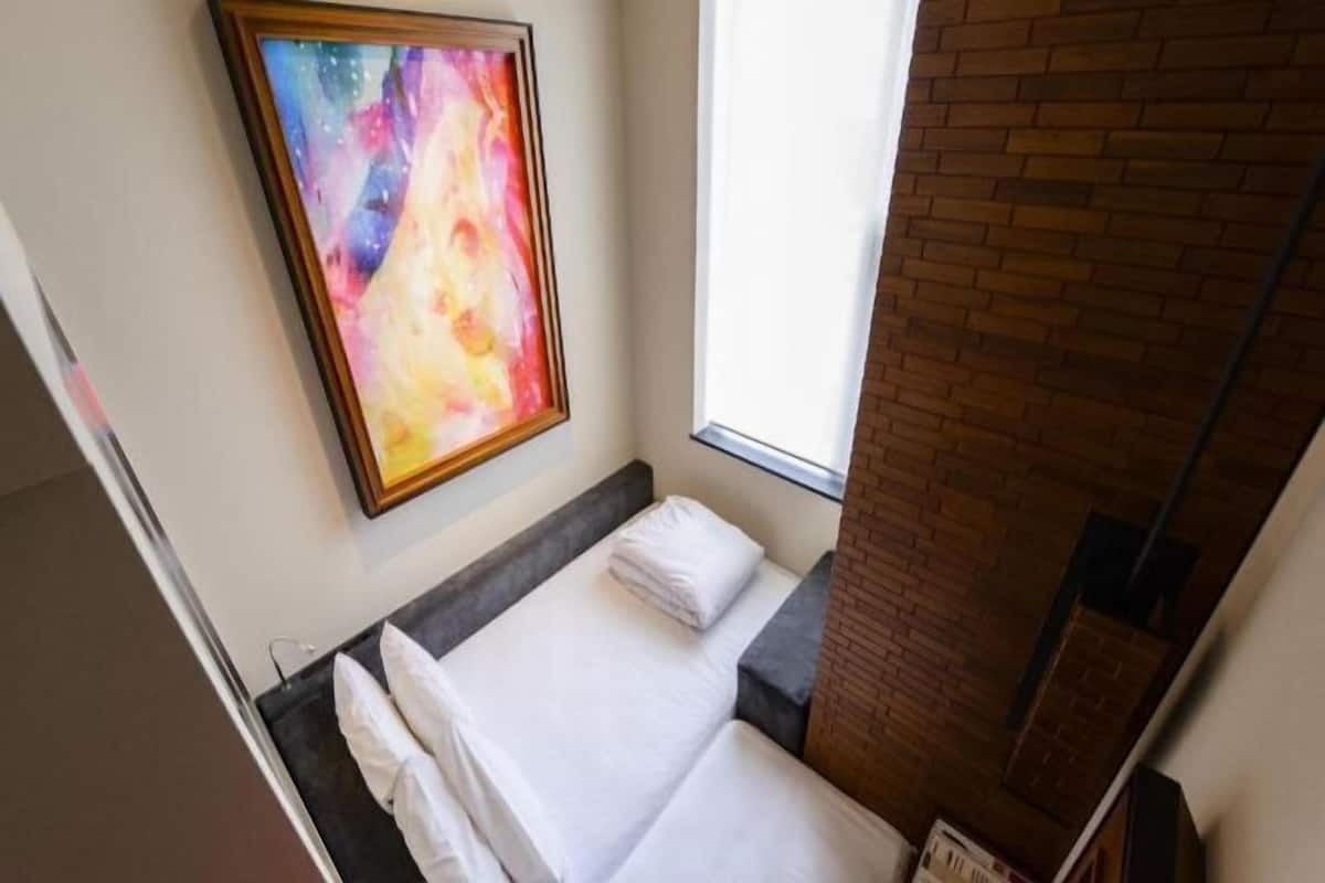 Premium bedding, down comforters, in-room safe, individually furnished