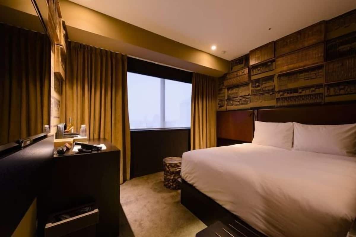 Premium bedding, down comforters, in-room safe, individually furnished