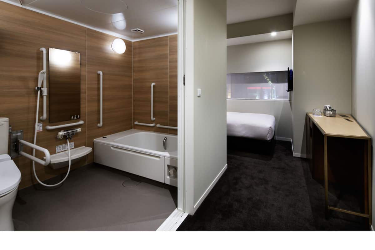 Deluxe Double with Universal Design, Non-smoking | Premium bedding, down comforters, in-room safe, individually furnished